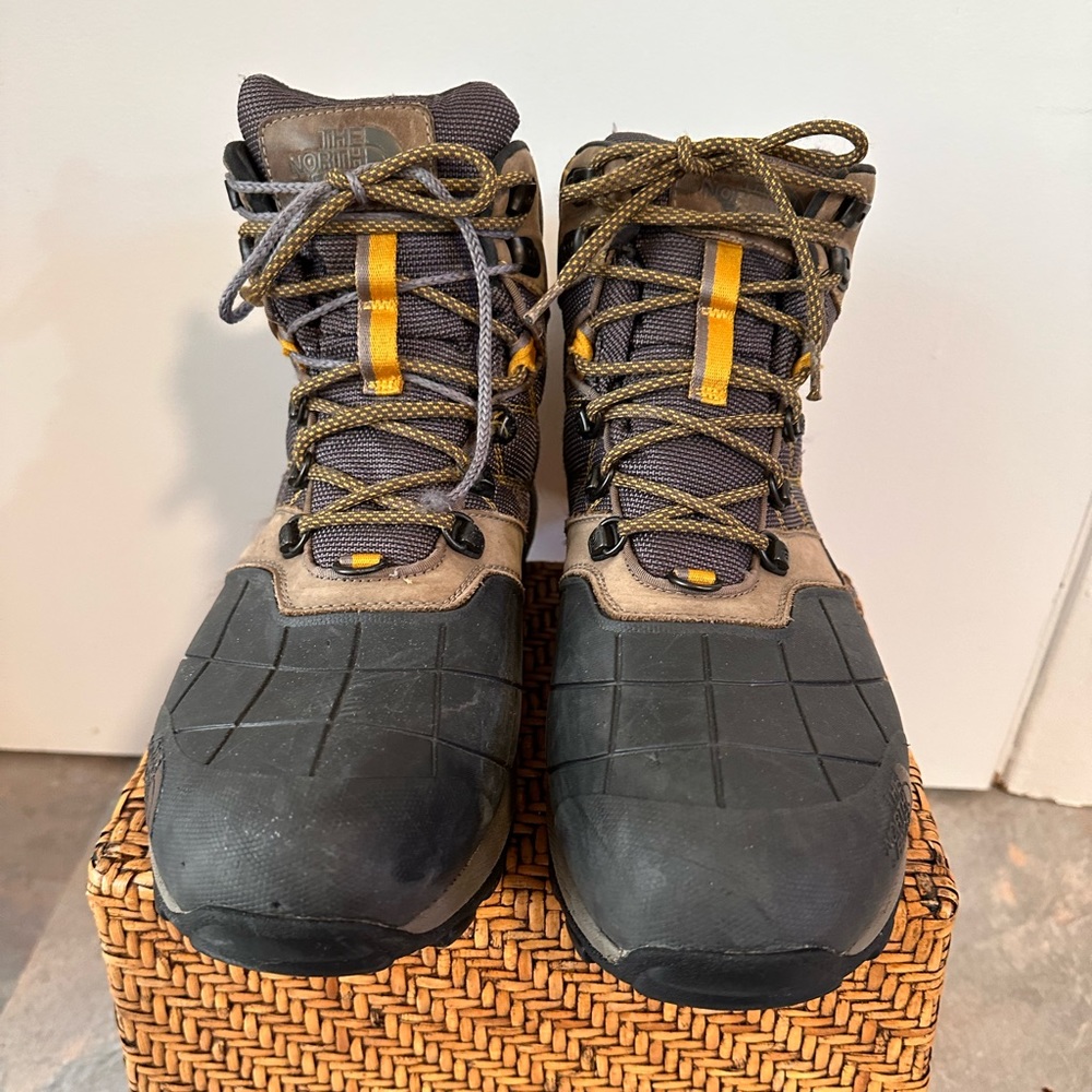 North face men’s boots size 12
